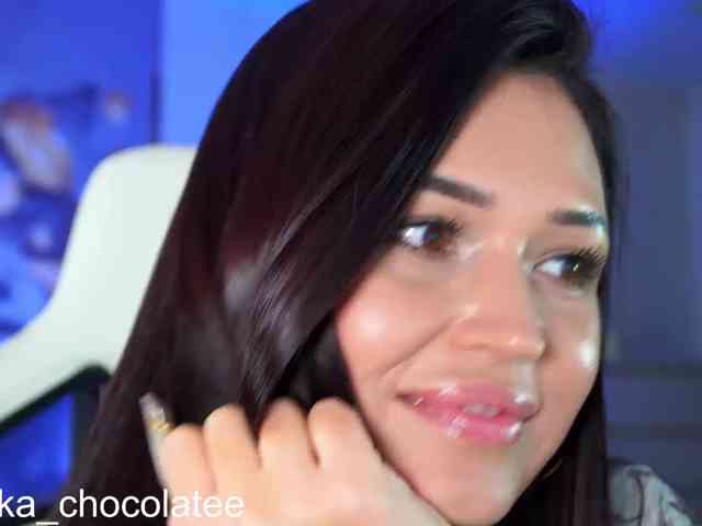 Anutka-chocolateee, live webcam girl, age 29, from RUSSIA, streaming now, chatten, dansen