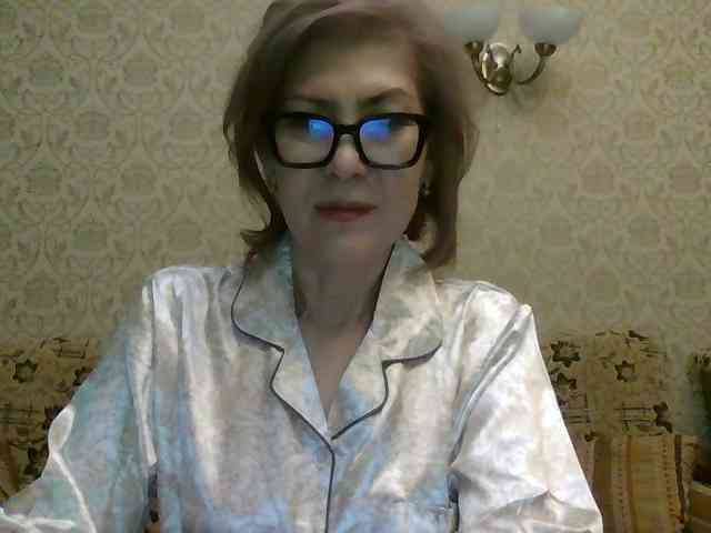 ElegantLady00, live webcam girl, age 65, streaming now, chatten, dansen