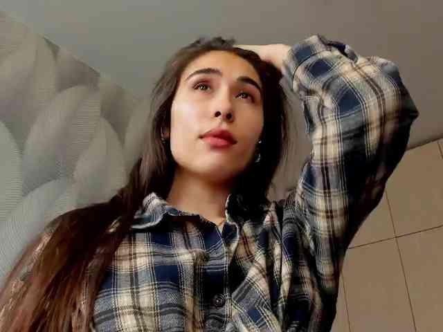 Bambiiiii, live webcam girl, age 18, from Латвия, streaming now, kontvingeren, kontneuken