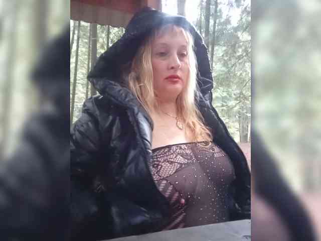 XHelenaX99, live webcam girl, age 36, from POLAND, streaming now, camshow, zaad in de mond