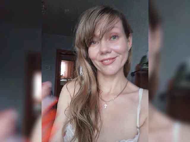 NinonDePeace, live webcam girl, age 30, from RUSSIA, streaming now, anaal spelen, kontneuken