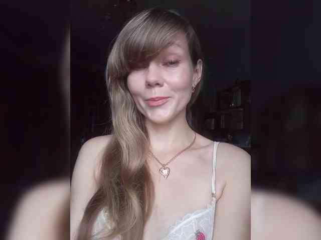 NinonDePeace, live webcam girl, age 30, from RUSSIA, streaming now, anaal spelen, kontneuken