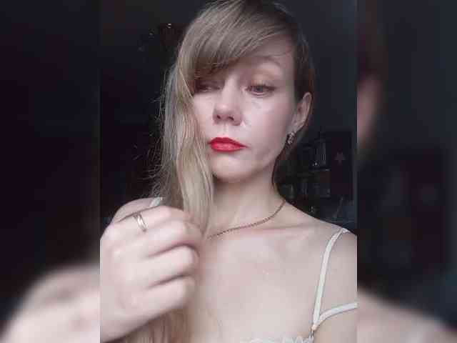 NinonDePeace, live webcam girl, age 30, from RUSSIA, streaming now, anaal spelen, kontneuken