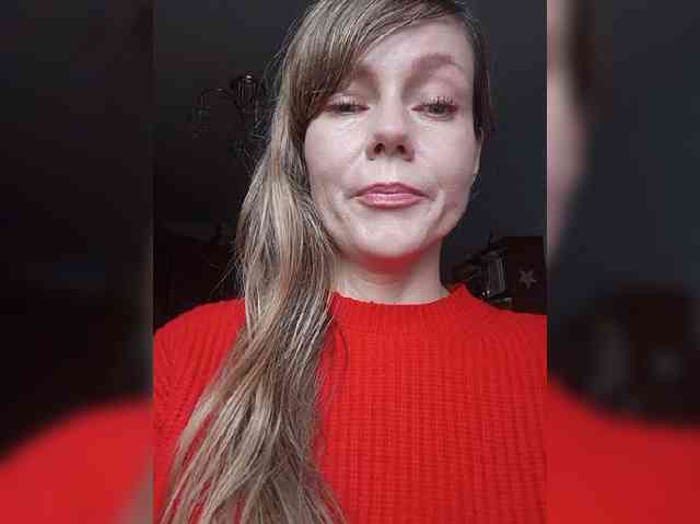 NinonDePeace, live webcam girl, age 30, from RUSSIA, streaming now, anaal spelen, kontneuken