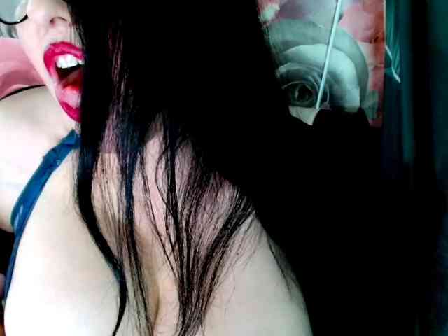 ViktoryDimond, live webcam girl, age 35, from Россия, streaming now, pijpbeurt, chatten
