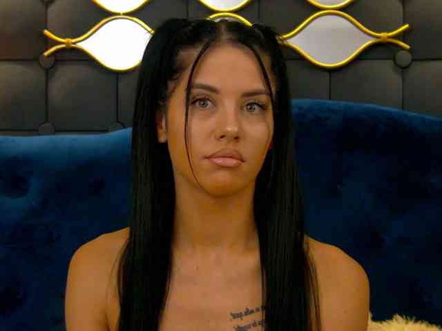 LeyaCass, live webcam girl, age 27, from HUNGARY, streaming now, pijpbeurt, camshow