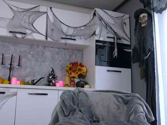 IrisMonn, live webcam girl, age 18, from BULGARIA, streaming now, camshow, zaadming