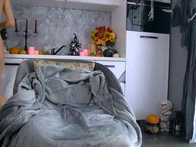IrisMonn, live webcam girl, age 18, from BULGARIA, streaming now, camshow, zaadming