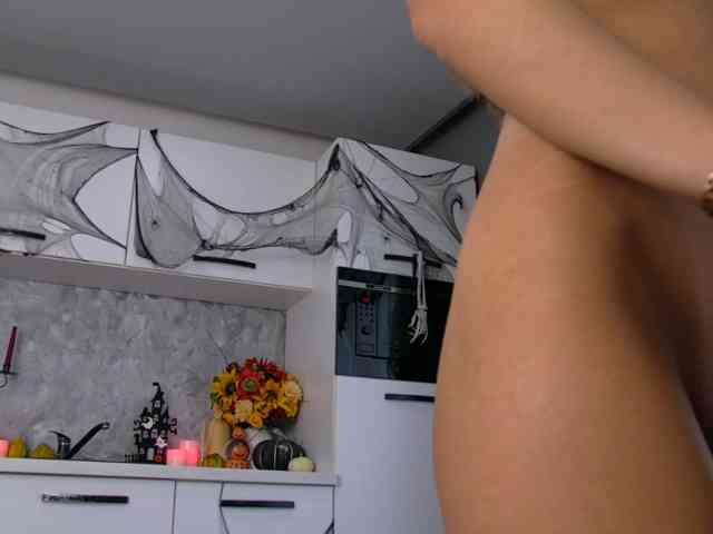 IrisMonn, live webcam girl, age 18, from BULGARIA, streaming now, camshow, zaadming