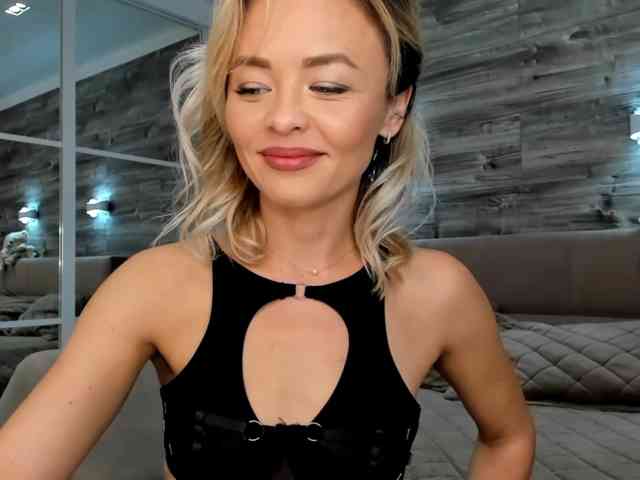 SunshineAlexa, live webcam girl, age 35, from LATVIA, streaming now, kontneuken, pijpbeurt