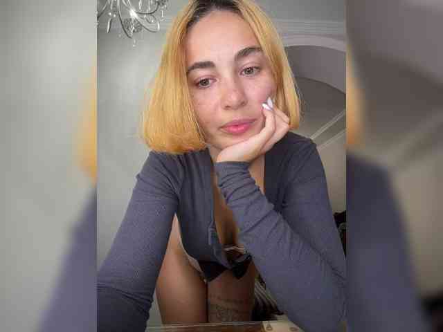 SpringMe, live webcam girl, age 27, from Россия, streaming now, pijpen, chatten
