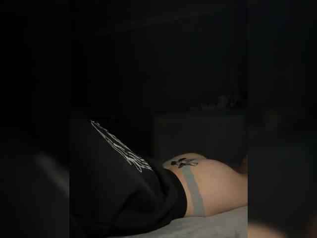 LeCriss, live webcam girl, age 21, from MSC, streaming now, ballikken, balzuigen