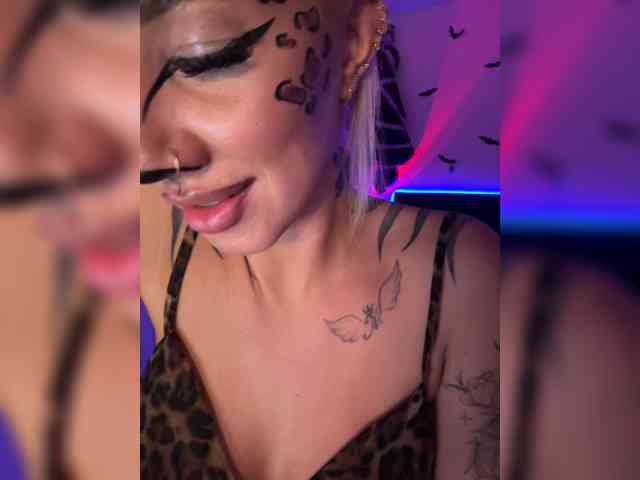 -AmazingBlonde-, live webcam girl, age 34, from Планета Земля, streaming now, chatten, dansen
