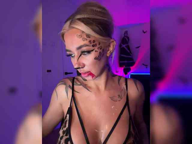 -AmazingBlonde-, live webcam girl, age 34, from Планета Земля, streaming now, chatten, dansen