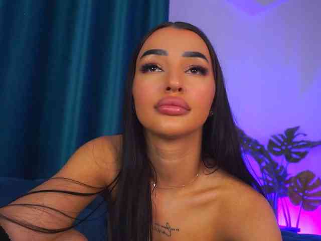 DeniseDevilles, live webcam girl, age 24, from ROMANIA, streaming now, pijpen, pijpbeurt