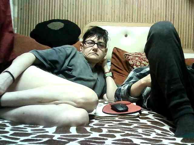 coupleofcoolx, live webcam girl, age 45, from Украина, streaming now, chatten, dansen
