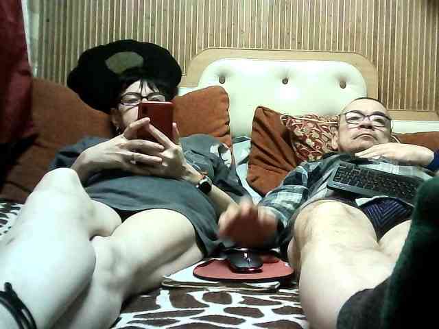 coupleofcoolx, live webcam girl, age 45, from Украина, streaming now, chatten, dansen
