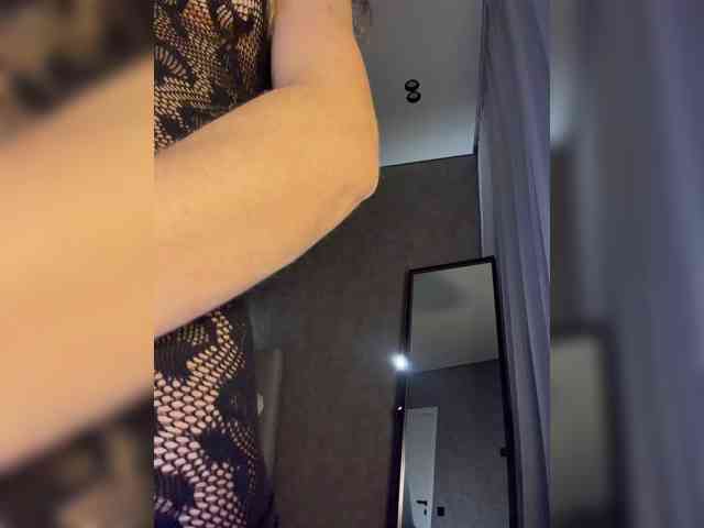 Horosha, live webcam girl, age 27, streaming now, camshow, chatten