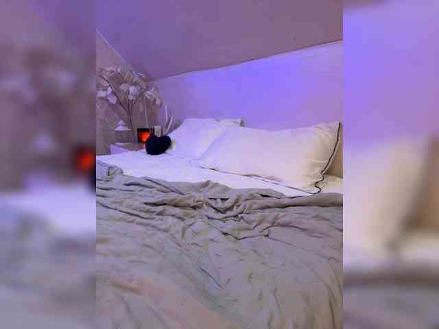 PauLiiine, live webcam girl, age 23, streaming now, pijpbeurt, chatten