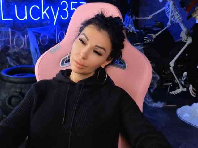 -BABAYAGA-, live webcam girl, age 30, from UNIVERSE, streaming now, pijpbeurt, chatten