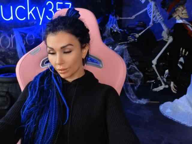 -BABAYAGA-, live webcam girl, age 30, from UNIVERSE, streaming now, pijpbeurt, chatten