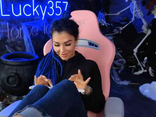 -BABAYAGA-, live webcam girl, age 30, from UNIVERSE, streaming now, pijpbeurt, chatten