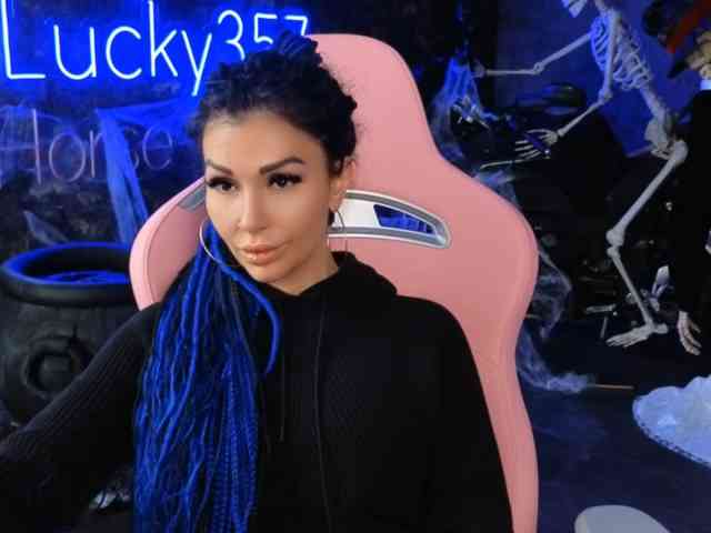 -BABAYAGA-, live webcam girl, age 30, from UNIVERSE, streaming now, pijpbeurt, chatten
