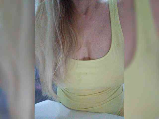 Tata42, live webcam girl, age 50, streaming now, chatten, dansen