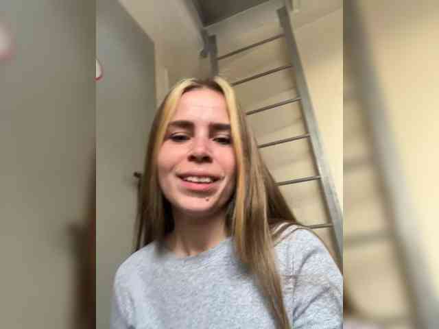 LolaSexxx, live webcam girl, age 21, streaming now, anaal spelen, kontvingeren