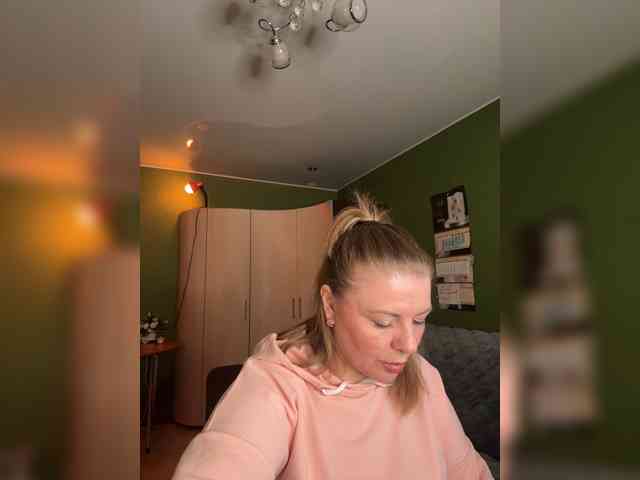 Veronika_Gold, live webcam girl, age 35, from ENGLAND, streaming now, camshow, chatten