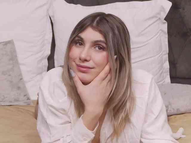 SweetAnisia, live webcam girl, age 21, from ROMANIA, streaming now, pijpbeurt, camshow