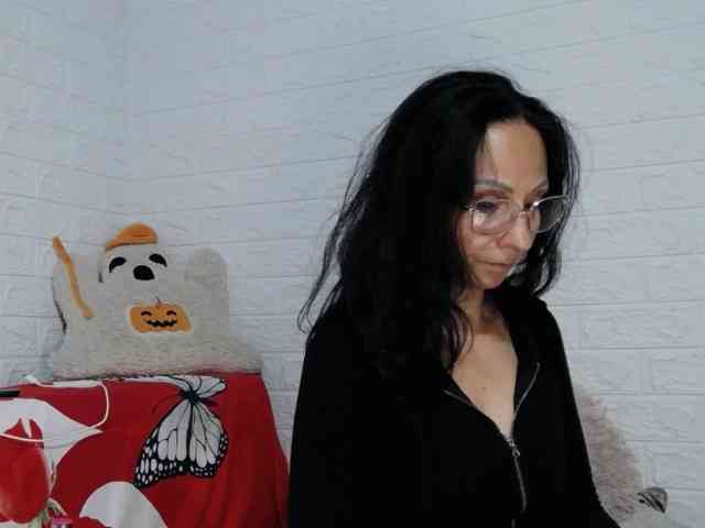 Brunetasexy1, live webcam girl, age 46, from ROMâNIA, streaming now, kontvingeren, pijpen