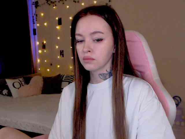 NaughtyMable, live webcam girl, age 20, from Латвия, streaming now, kontvingeren, kont op mond