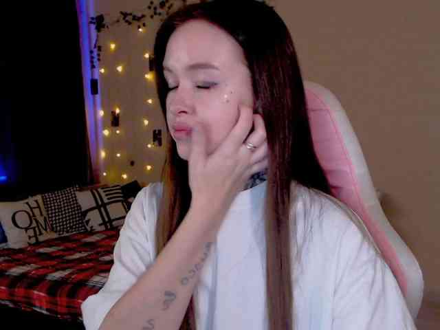 NaughtyMable, live webcam girl, age 20, from Латвия, streaming now, kontvingeren, kont op mond