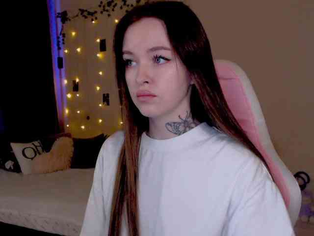 NaughtyMable, live webcam girl, age 20, from Латвия, streaming now, kontvingeren, kont op mond