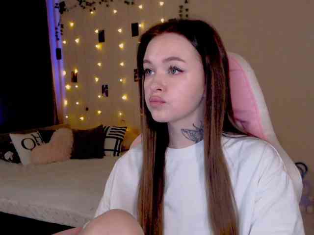 NaughtyMable, live webcam girl, age 20, from Латвия, streaming now, kontvingeren, kont op mond