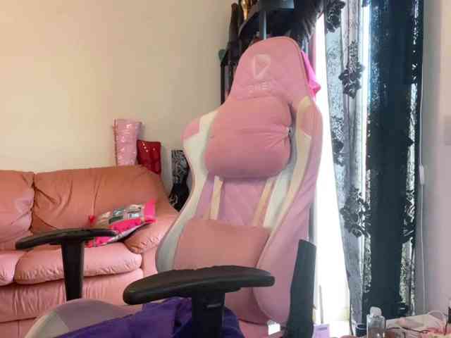 NylonQueen, live webcam girl, age 42, streaming now, kontvingeren, kont op mond