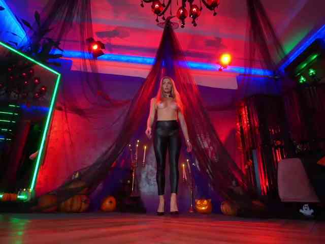 EvaFashionista, live webcam girl, age 30, streaming now, pijpbeurt, camshow