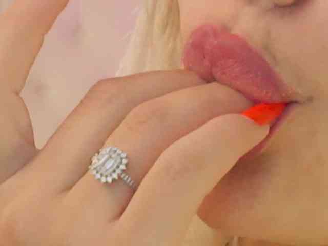 DrBarbie, live webcam girl, age 31, from ROMANIA, streaming now, pijpen, pijpbeurt