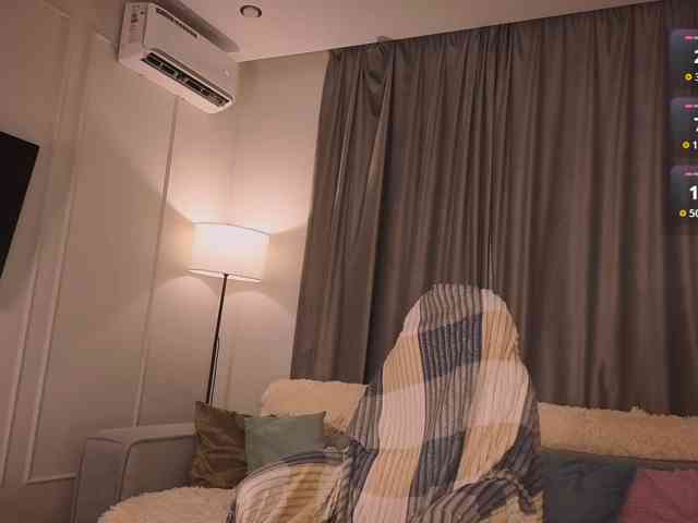 Juicy-Vikki, live webcam girl, age 20, from LATVIA, streaming now, pijpbeurt, chatten