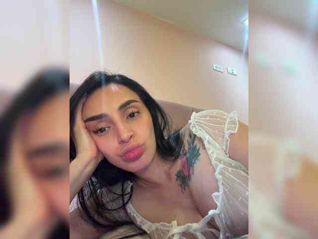 AprilRosse, live webcam girl, age 25, from COLOMBIA, streaming now, pijpbeurt, kontneuken