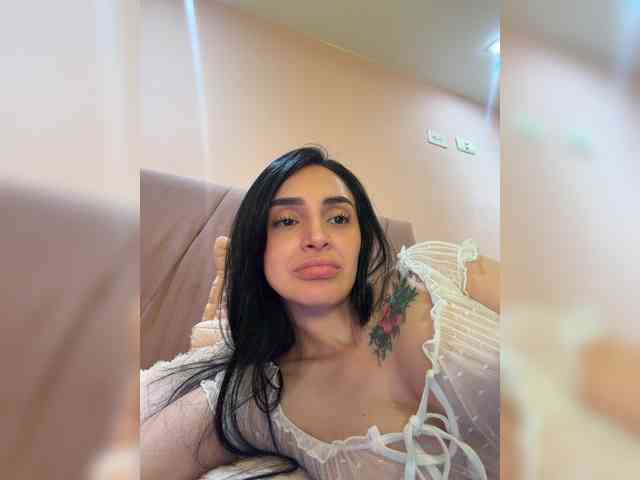 AprilRosse, live webcam girl, age 25, from COLOMBIA, streaming now, pijpbeurt, kontneuken