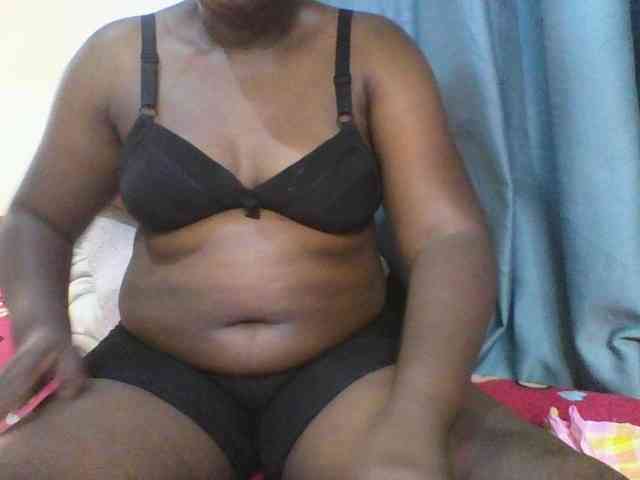 Sexxyblacky, live webcam girl, age 36, from KENYA, streaming now, kontvingeren, pijpbeurt