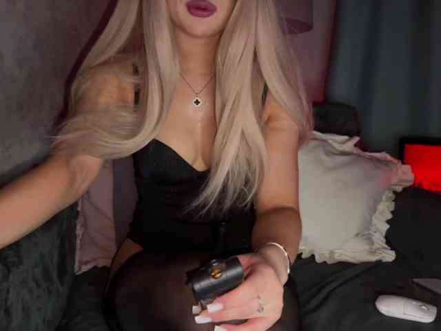 PinkFoxya, live webcam girl, age 19, from Россия, streaming now, pijpbeurt, chatten