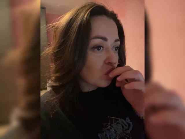 Brigittaa, live webcam girl, age 33, from Россия, streaming now, chatten, dansen