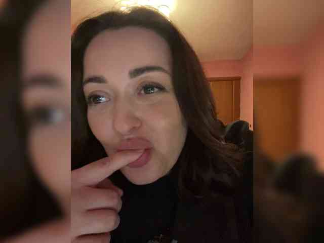 Brigittaa, live webcam girl, age 33, from Россия, streaming now, chatten, dansen