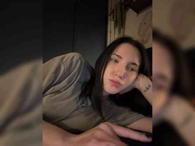 -Your-Michelle-, live webcam girl, age 21, from USA, streaming now, pijpbeurt, camshow