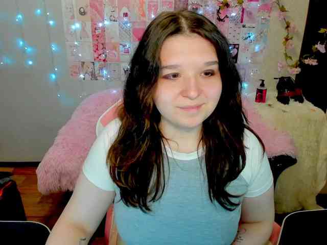 Acid-Kate, live webcam girl, age 20, from LATVIA, streaming now, pijpbeurt, camshow