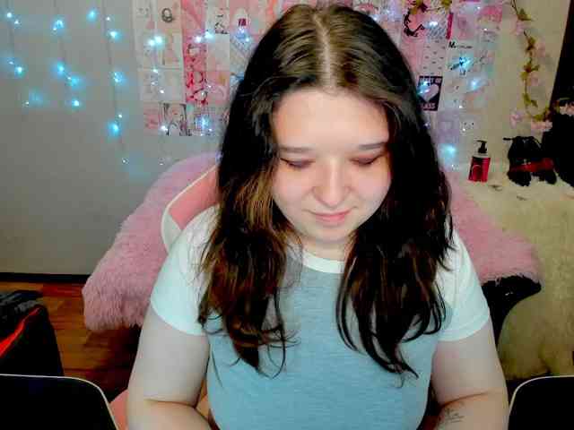 Acid-Kate, live webcam girl, age 20, from LATVIA, streaming now, pijpbeurt, camshow