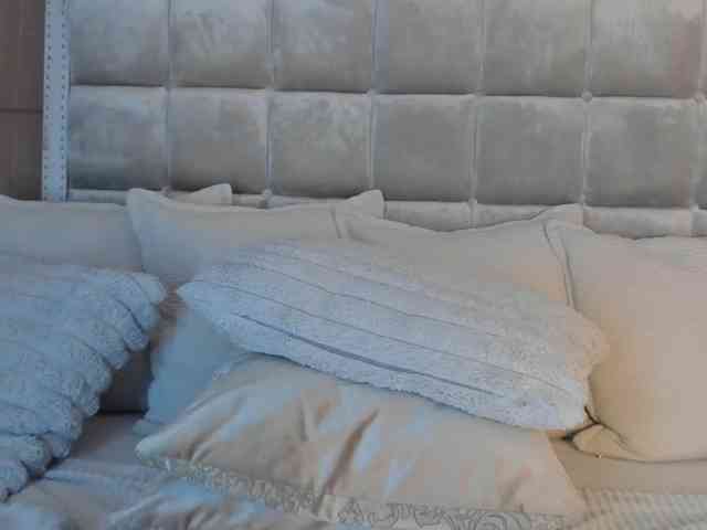 DakotaWangi, live webcam girl, age 24, from COLOMBIA, streaming now, pijpbeurt, camshow